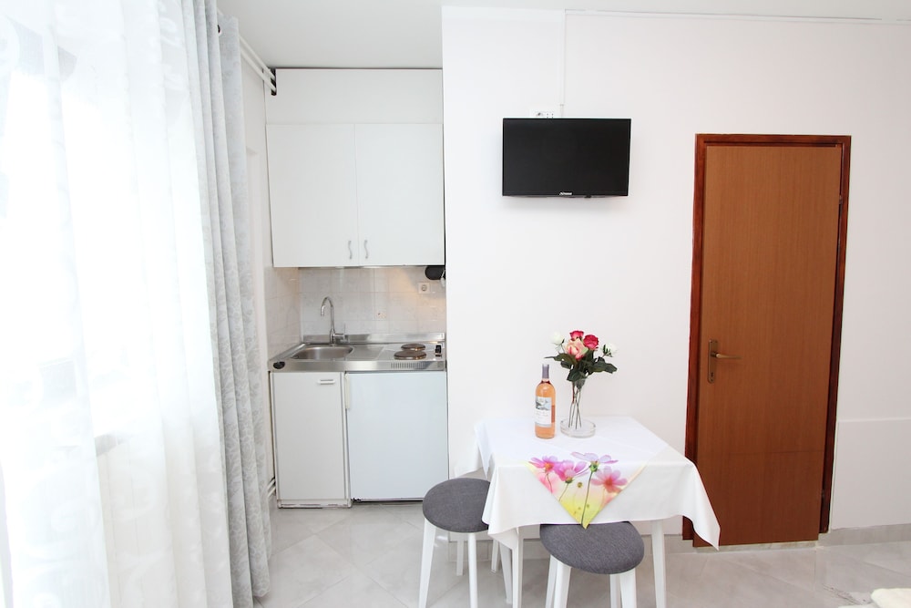 APARTMENT DIVNA 54/66