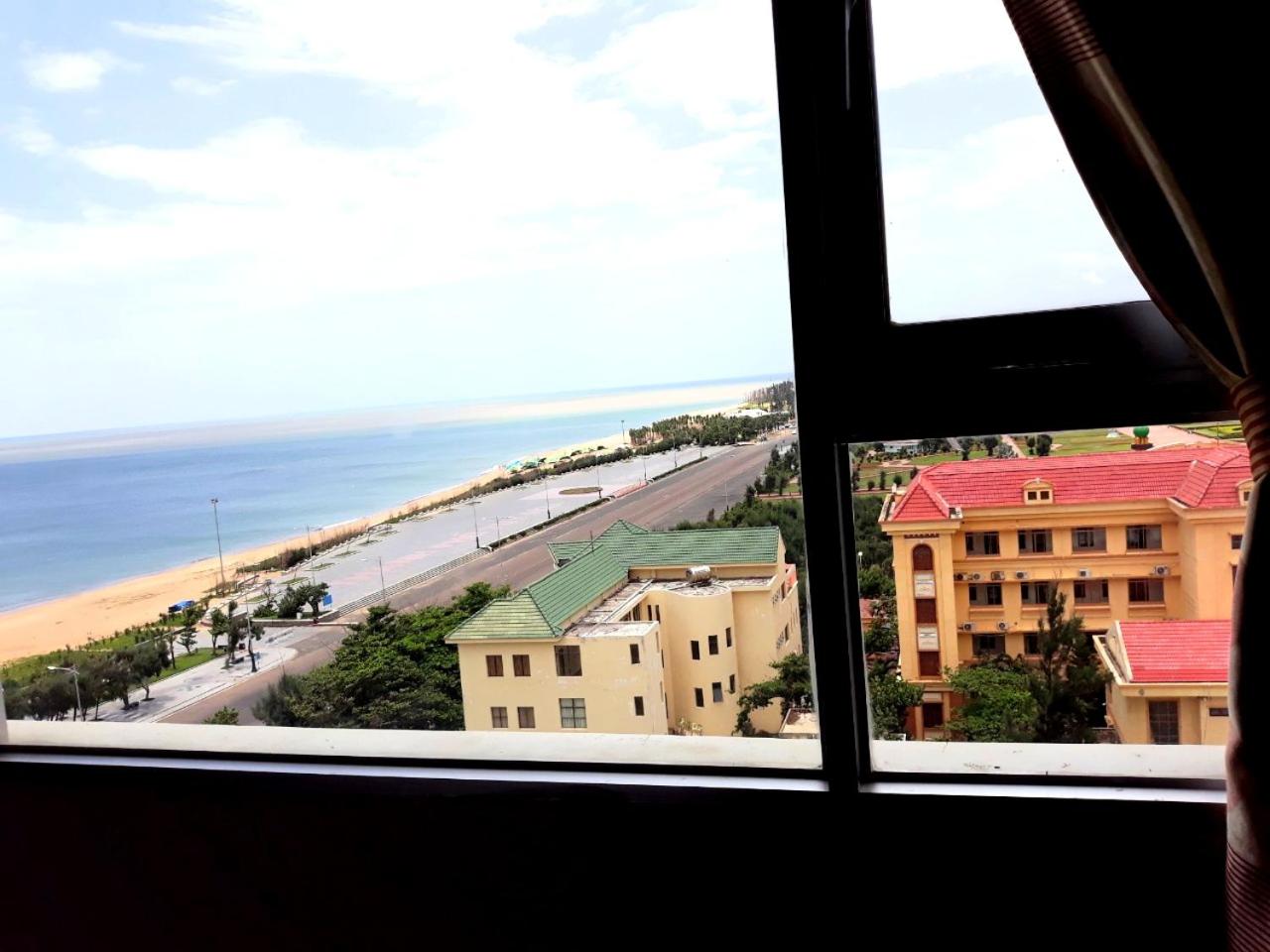 Long Beach Hotel 4/44