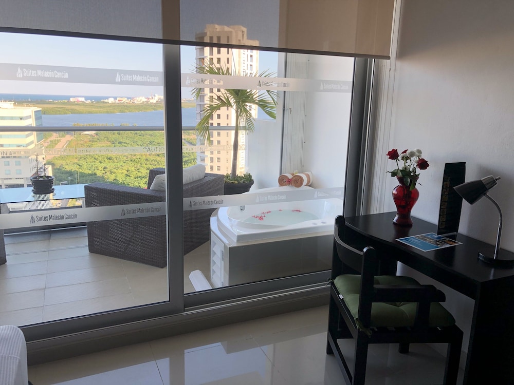 Suites Malecon Cancun 18/70