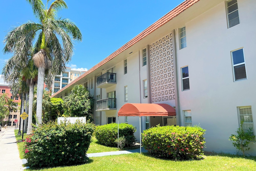 Sunny Isles Apartments 3/73