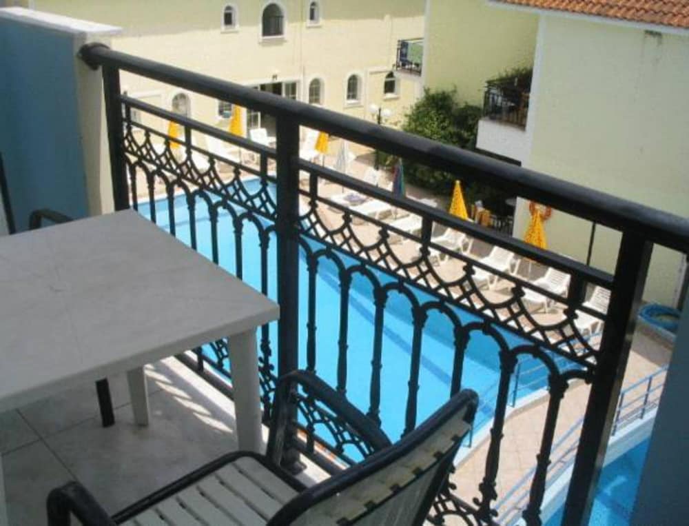 Vossos Hotel Apartments 33/41
