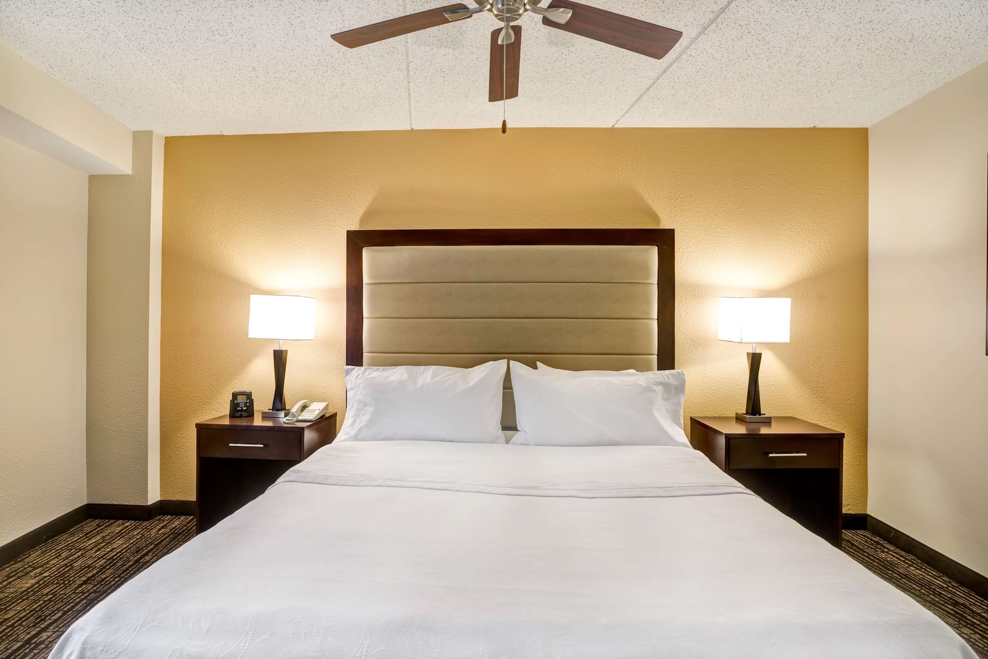 1 BEDROOM, SUITE, KING BED, CITY VIEW, SOFA