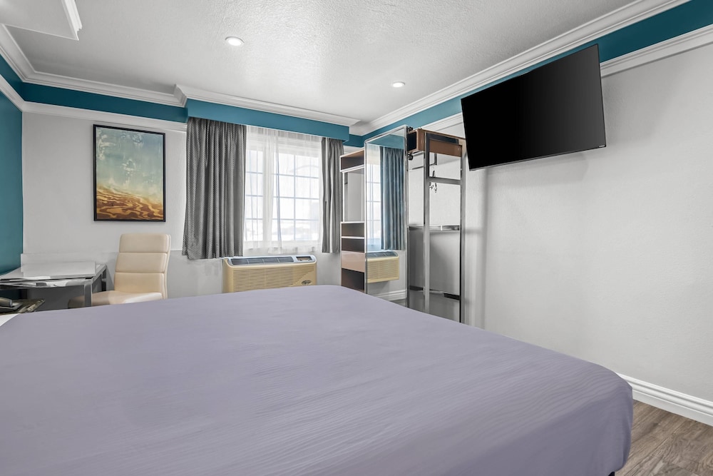 Standard, King Bed
