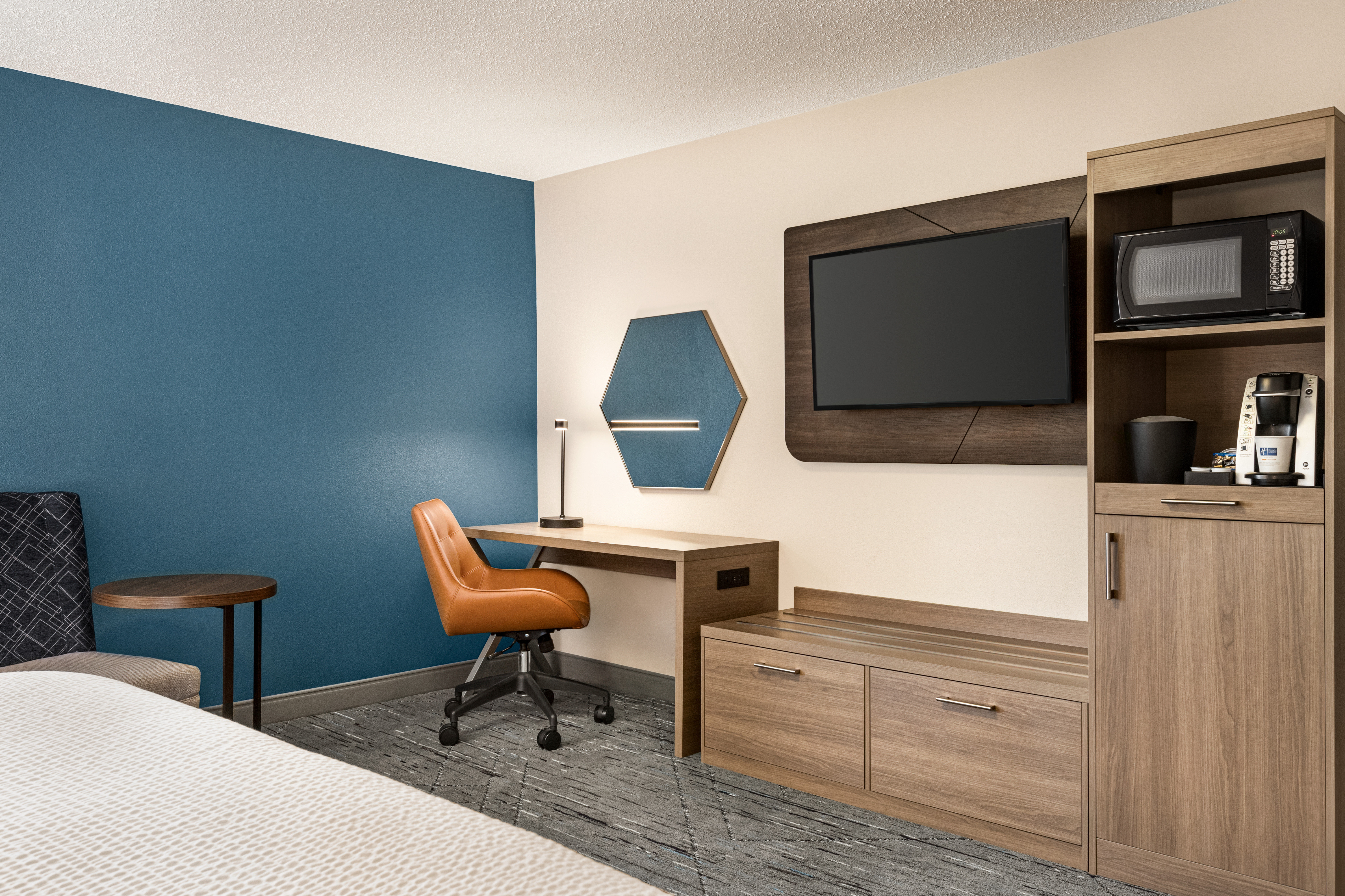 HOLIDAY INN EXPRESS BOWLING GREEN 54/72