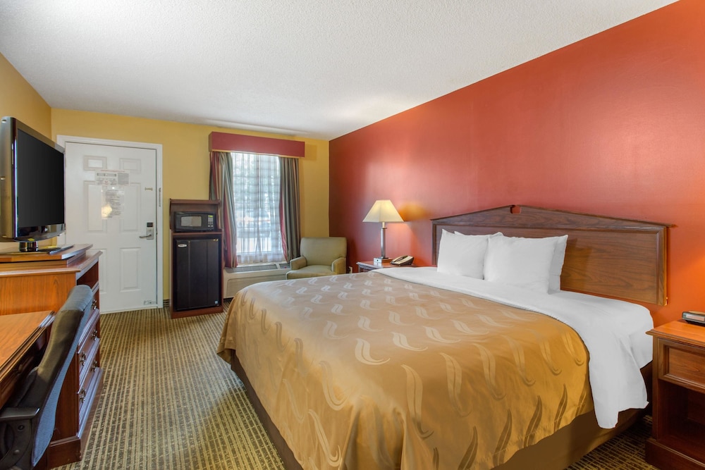 Quality Inn Laurinburg, NC 11/44