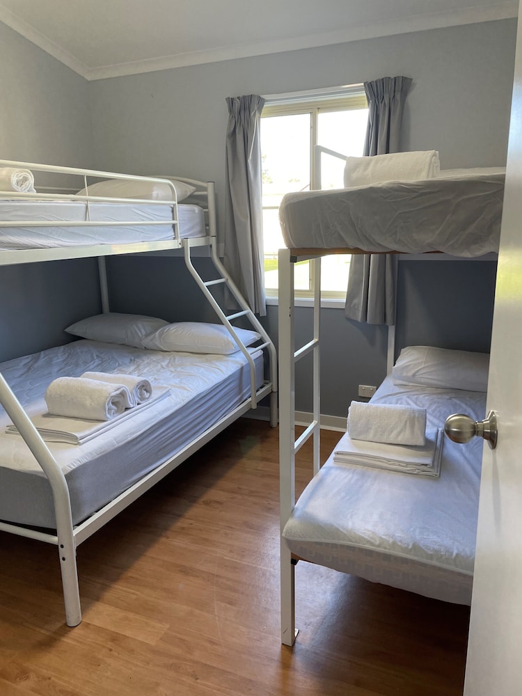 2 Bedrooms, Lodge, Cabin, 6 Beds, Lake View, Kitchen