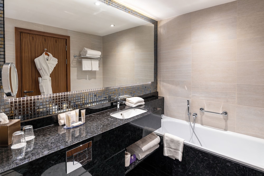 CROWNE PLAZA LONDON HEATHROW T4 14/65