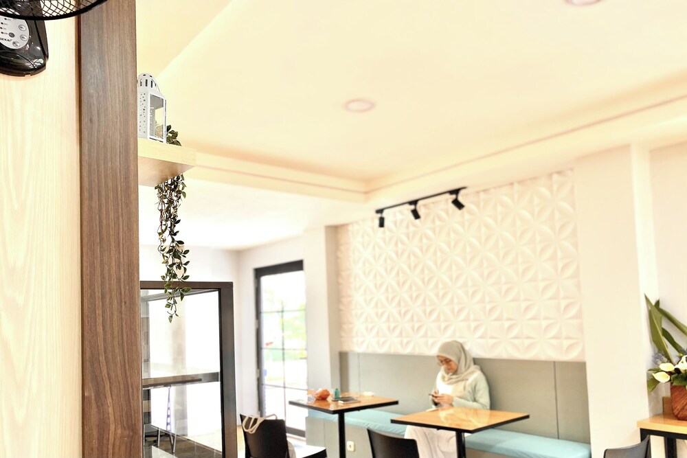 Behomy Corner 8 Lippo Karawaci by ZUZU 11/67