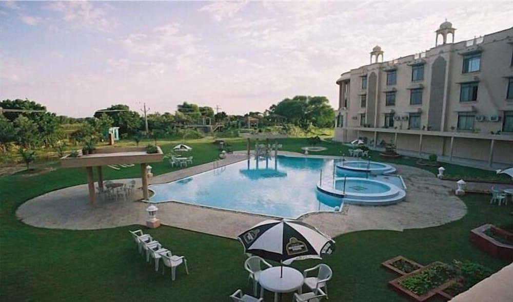 The Gold Palace &amp; Resorts 63/65