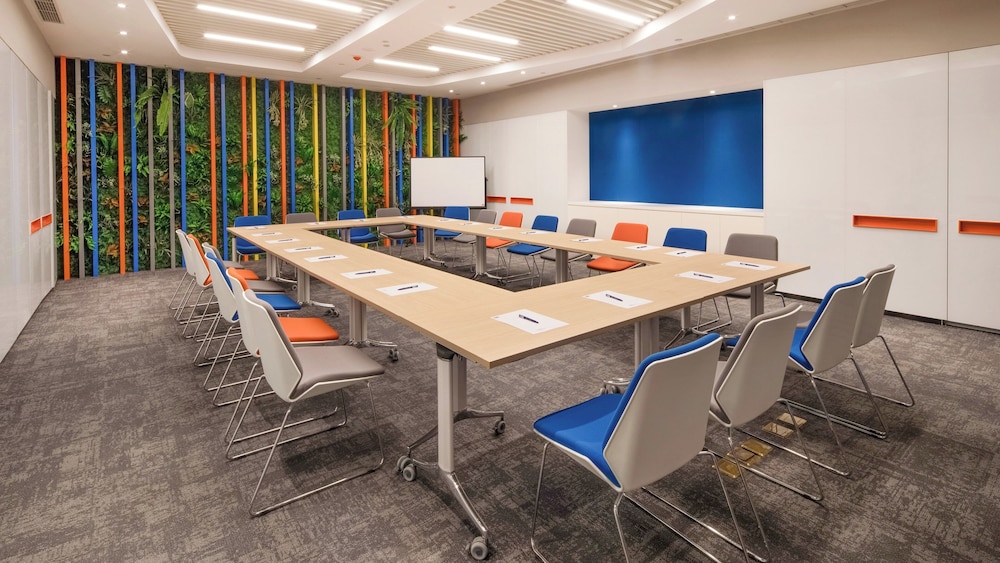 Holiday Inn Express Shanghai Hongqiao North 58/70