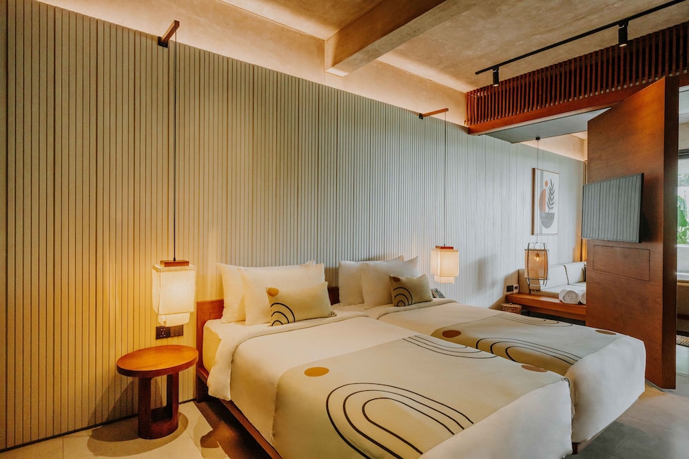 Premier Pool Suite Plus Twin