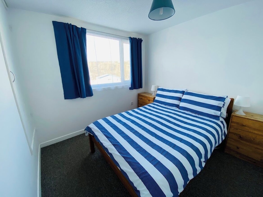 Freshwater Bay Holiday Cottages 19/50