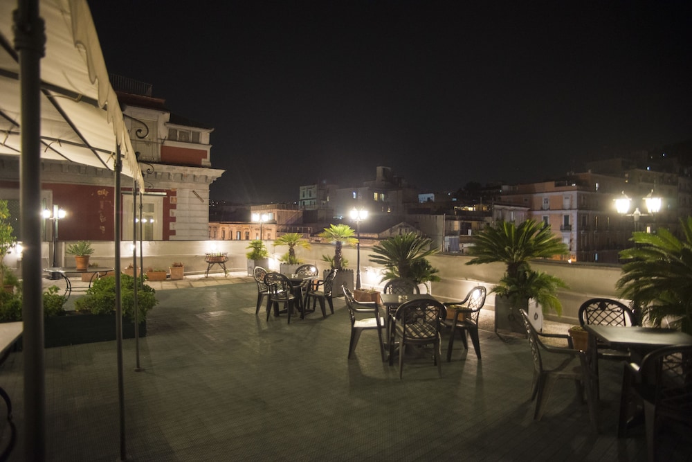 Real Orto Botanico Hotel 60/62