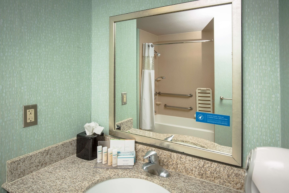 Hampton Inn and Suites Suisun City Waterfront 20/50