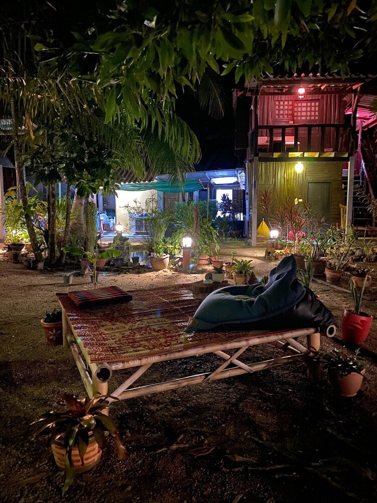 Leaf House Bungalow - Hostel 36/50