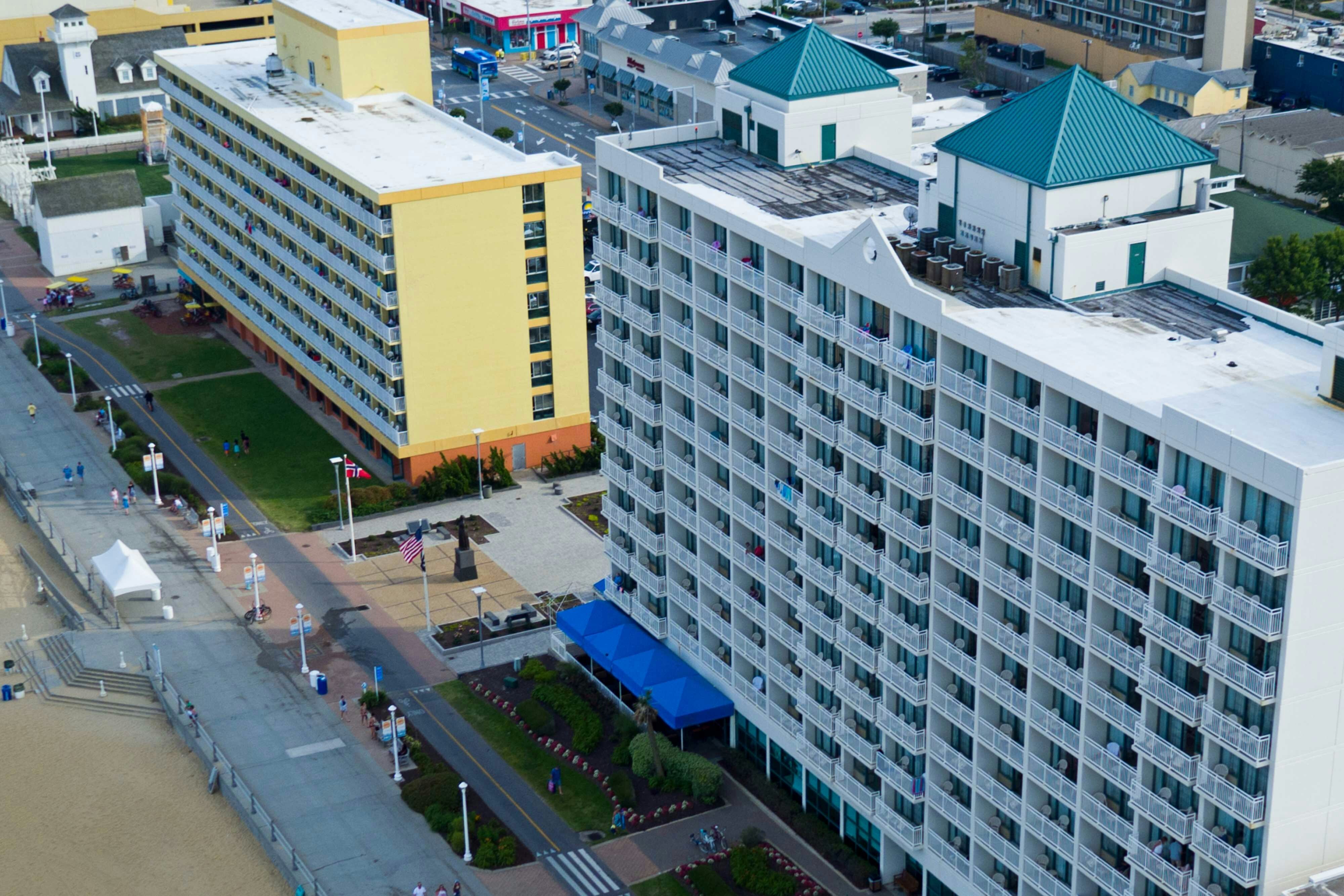Courtyard Virginia Beach Oceanfront South 1/4