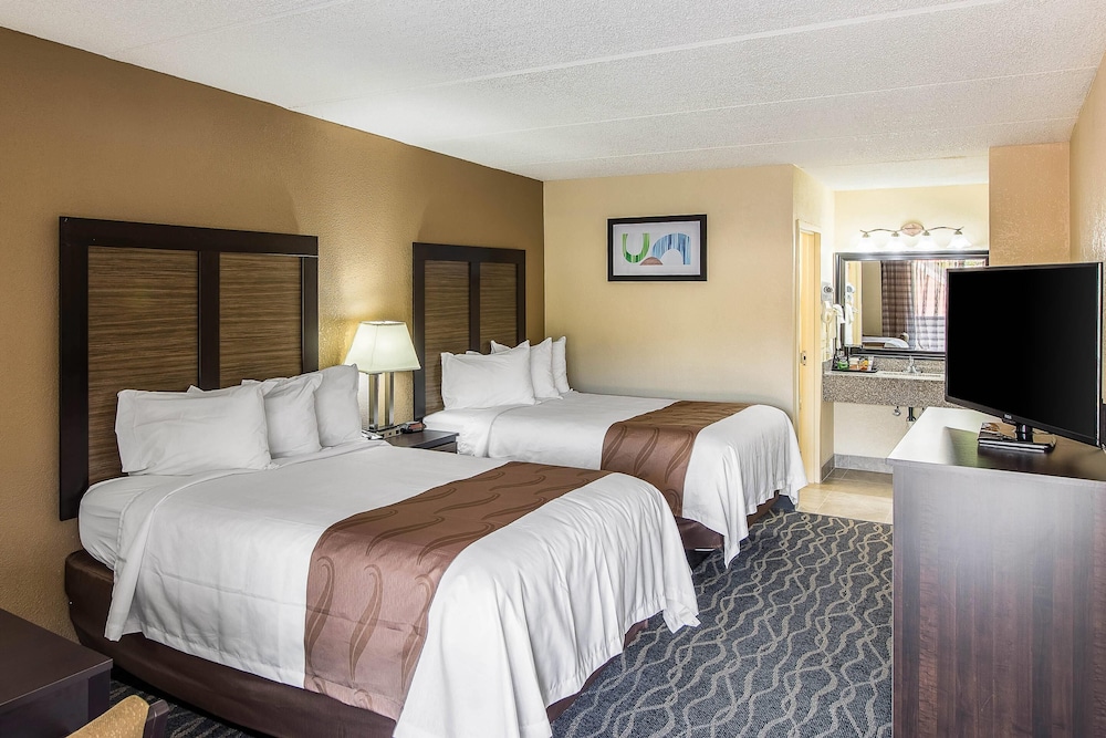 Quality Inn Forest City, NC 16/59