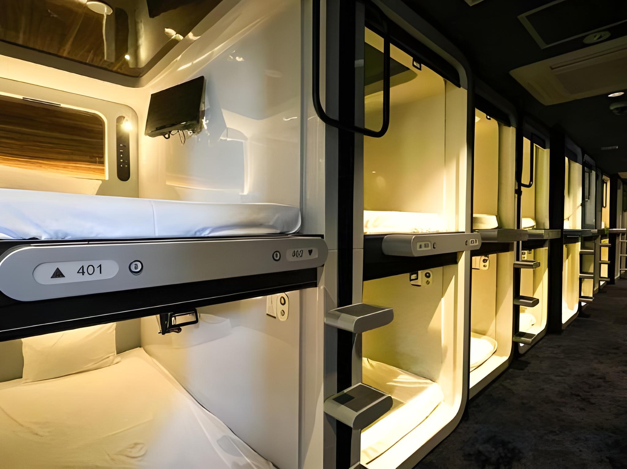 Male Dorm, Premium, Cabin