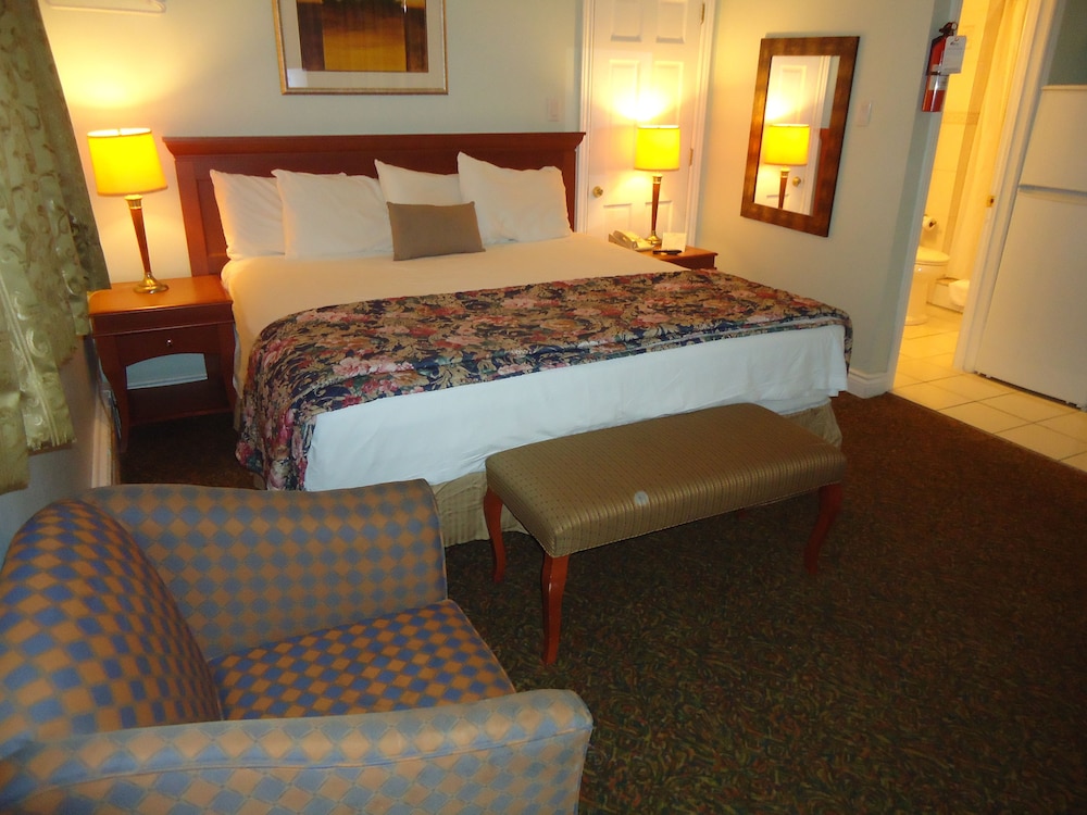 Bayside Inn & Waterfront Suites 20/40