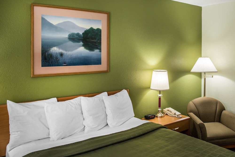Hudson Inn & Suites (ex Quality Inn) 11/38