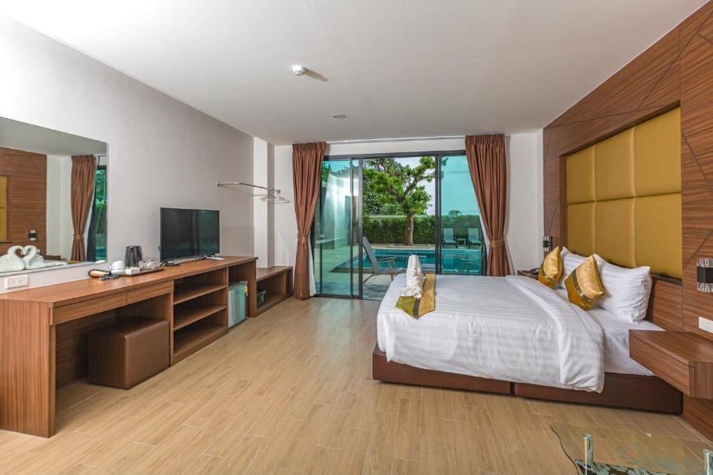 Deluxe, Double Bed, Pool Access