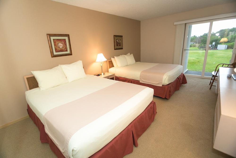 1 Bedroom, Deluxe, 2 Queen Beds, Pool View, Sofa, Kitchen
