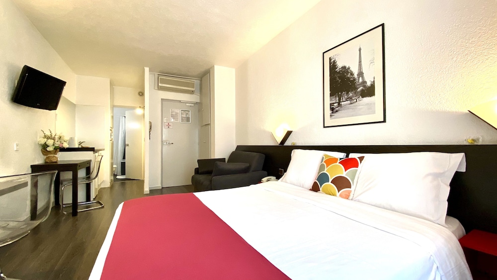 Family, Studio, Queen Bed, Sofa