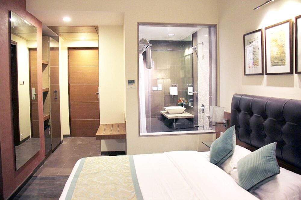 Riverview Hotel 20/48