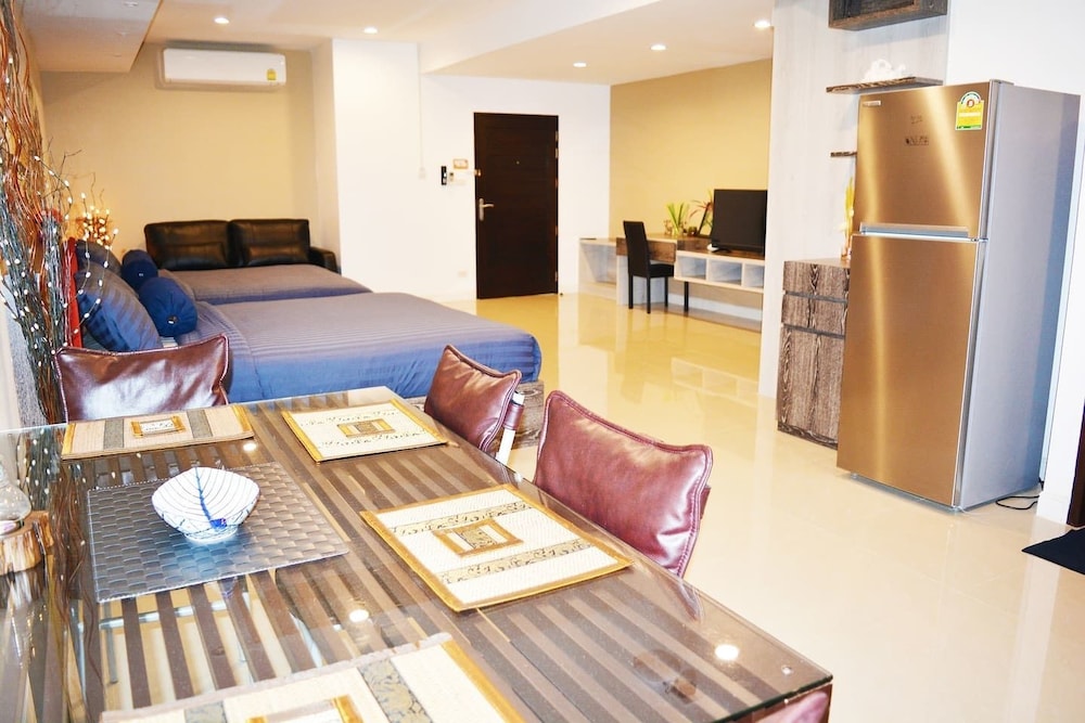 Serena Sathorn Suites 24/44