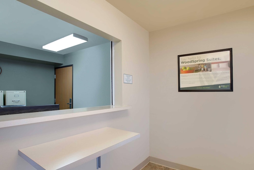 WoodSpring Suites Baton Rouge Airline Highway 13/54