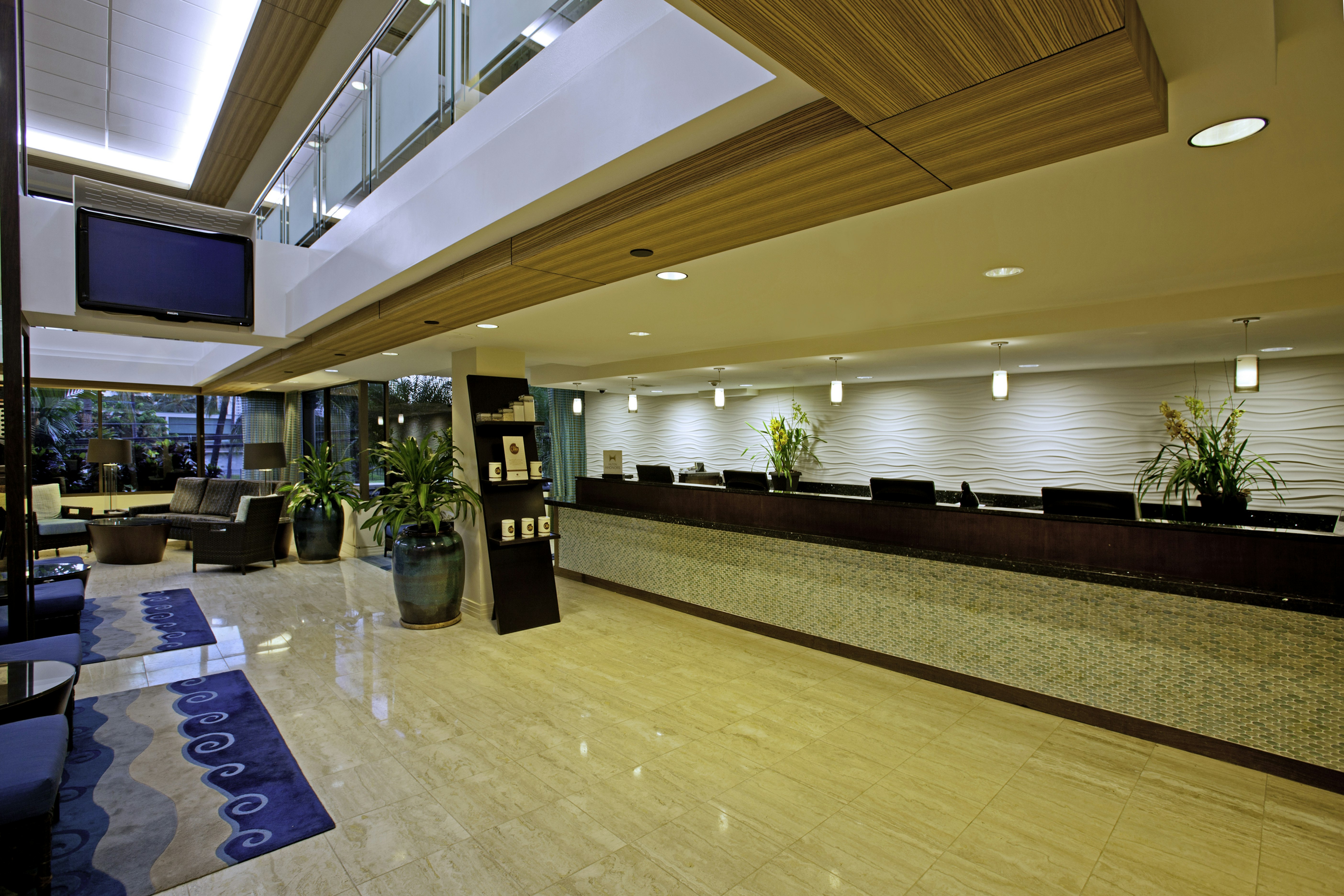 Doubletree By Hilton Alana Waikiki Beach Hotel 7/73