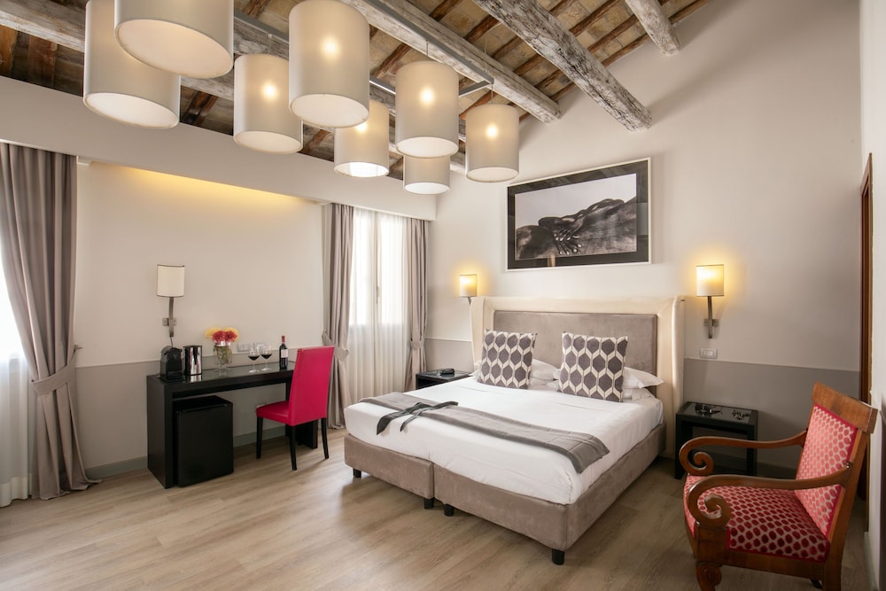 Condotti Palace 16/63