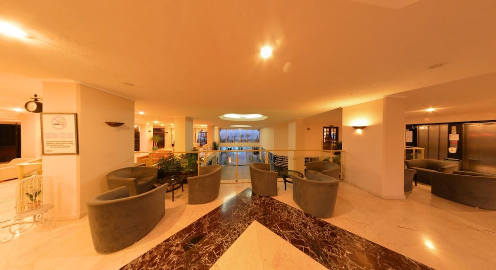 Anitas Beach Hotel 16/32