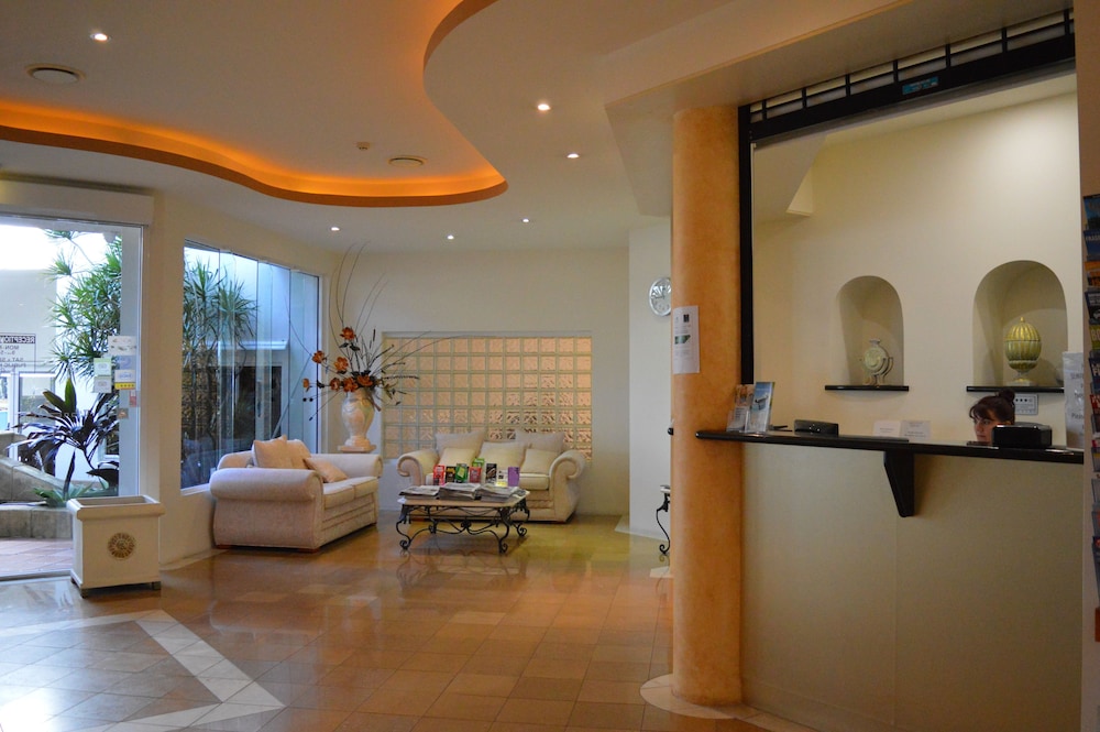 AQUARIUS RESORT 73/82