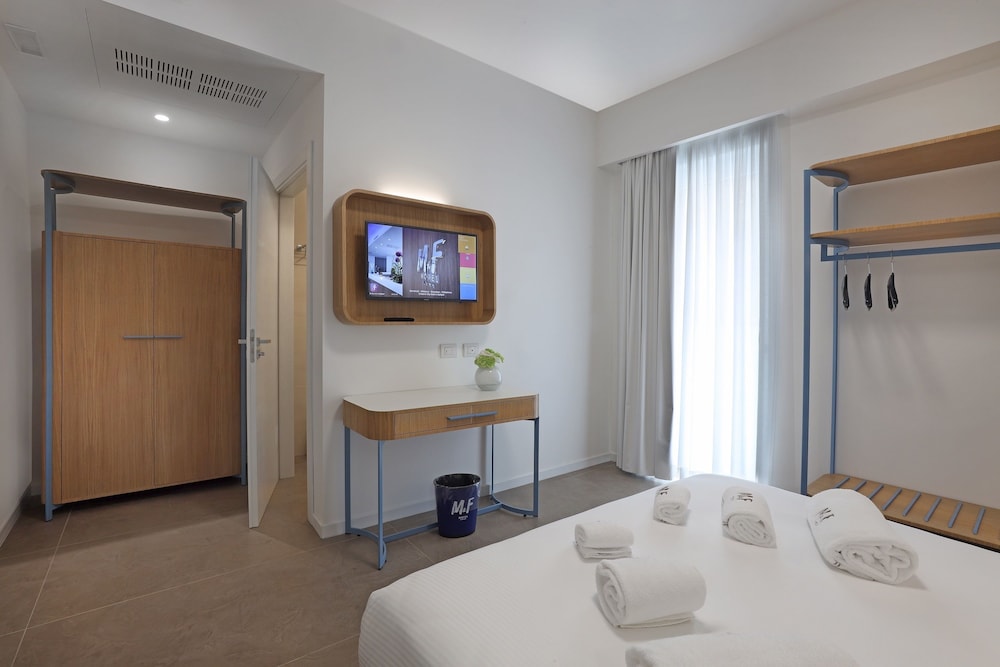M F Hotel 14/72