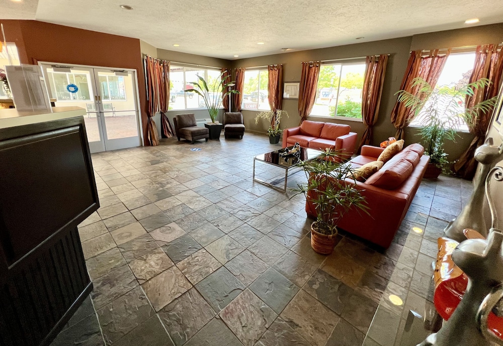 Court Plaza Inn & Suites 42/64