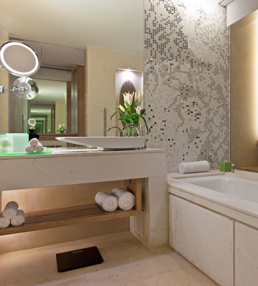 غرفة بسرير كينج بإطلالة على المسبح، The Westin Gurgaon New Delhi 9/10