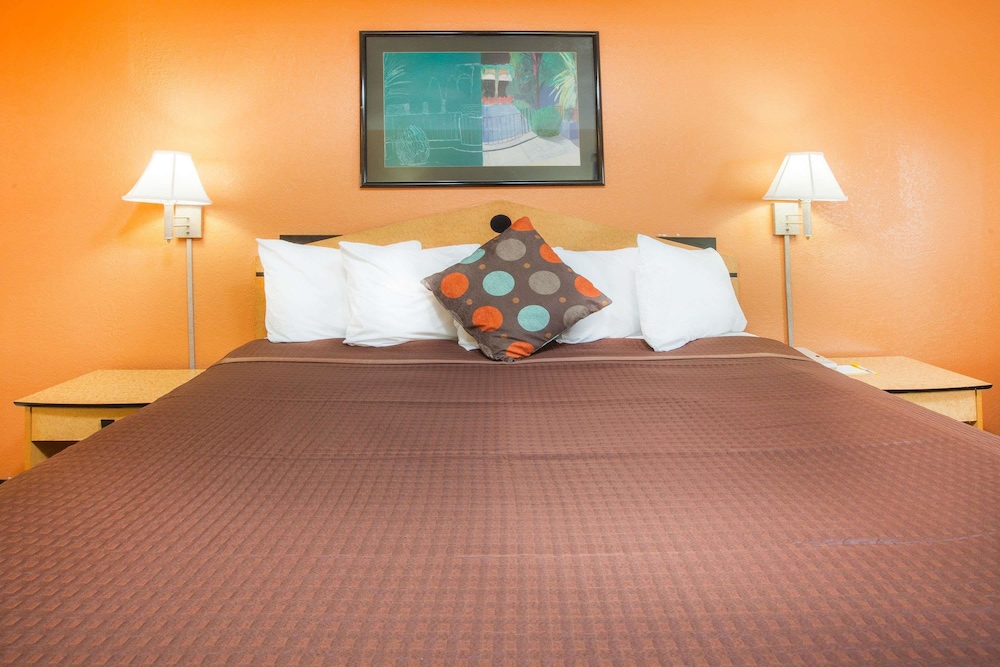 Days Inn By Wyndham Alma 5/19