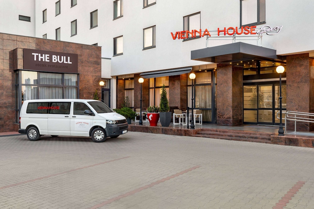 Vienna House Easy by Wyndham Airport Bucharest 67/68