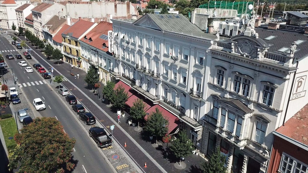 Pannonia Hotel 3/50