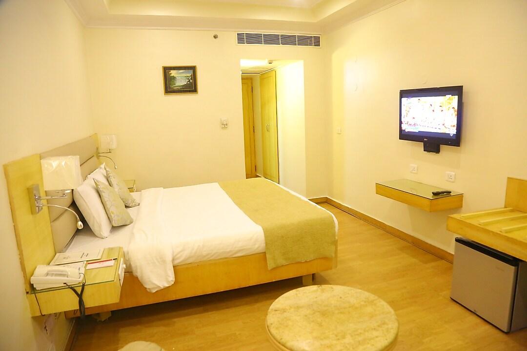ROYAL FORT HOTEL 15/32