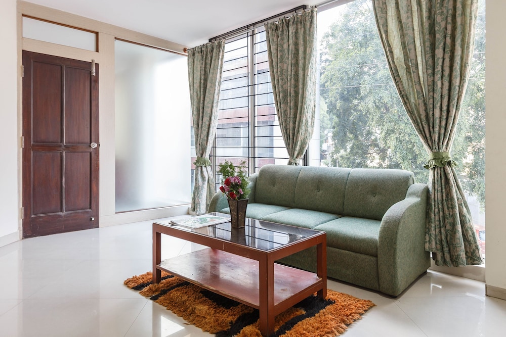 4 Seasons Suites 33/50