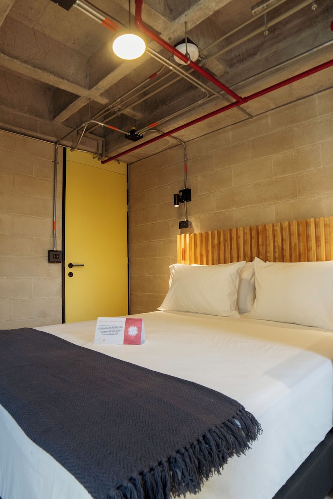 BASIC, QUEEN BED