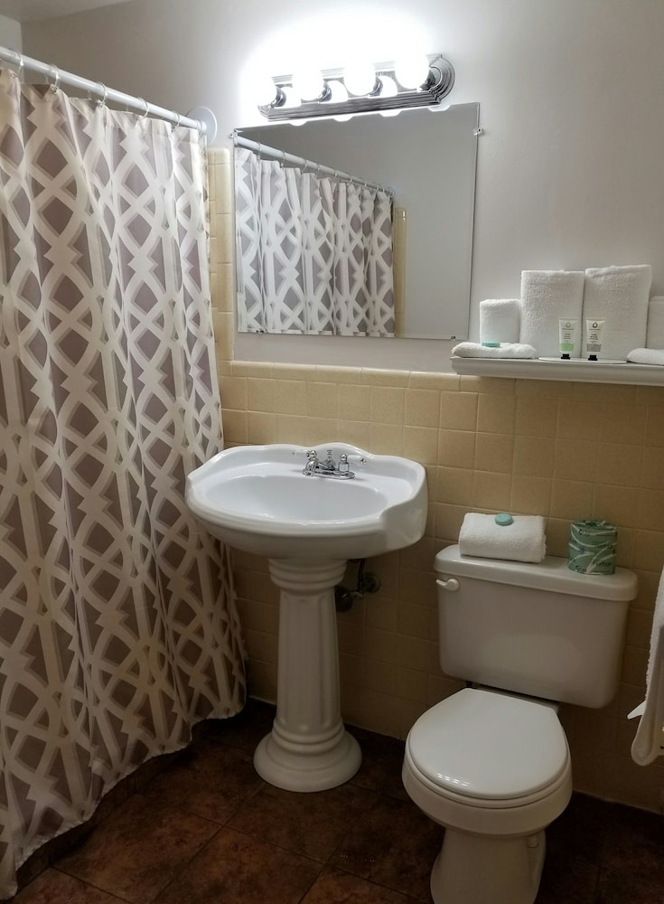 Colonial Inn Seekonk 52/58