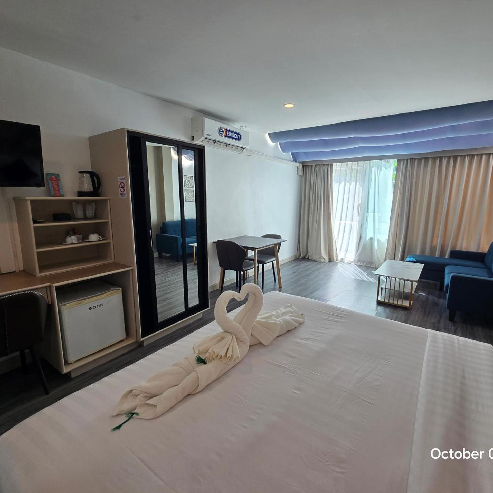 Junior Suite, Pool Access, MODERN LIVING HOTEL 3/6