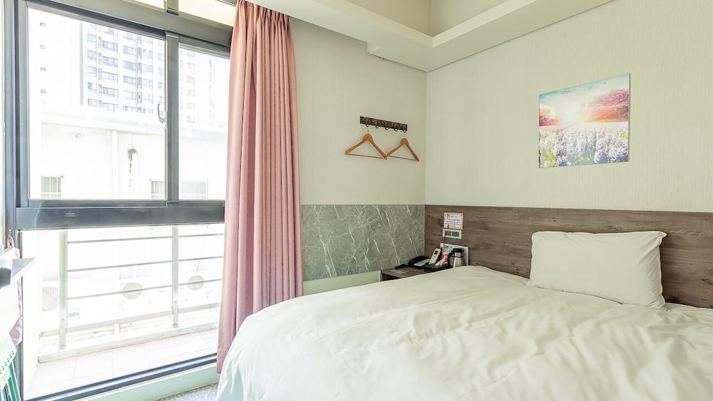 Hotel 99 18/32
