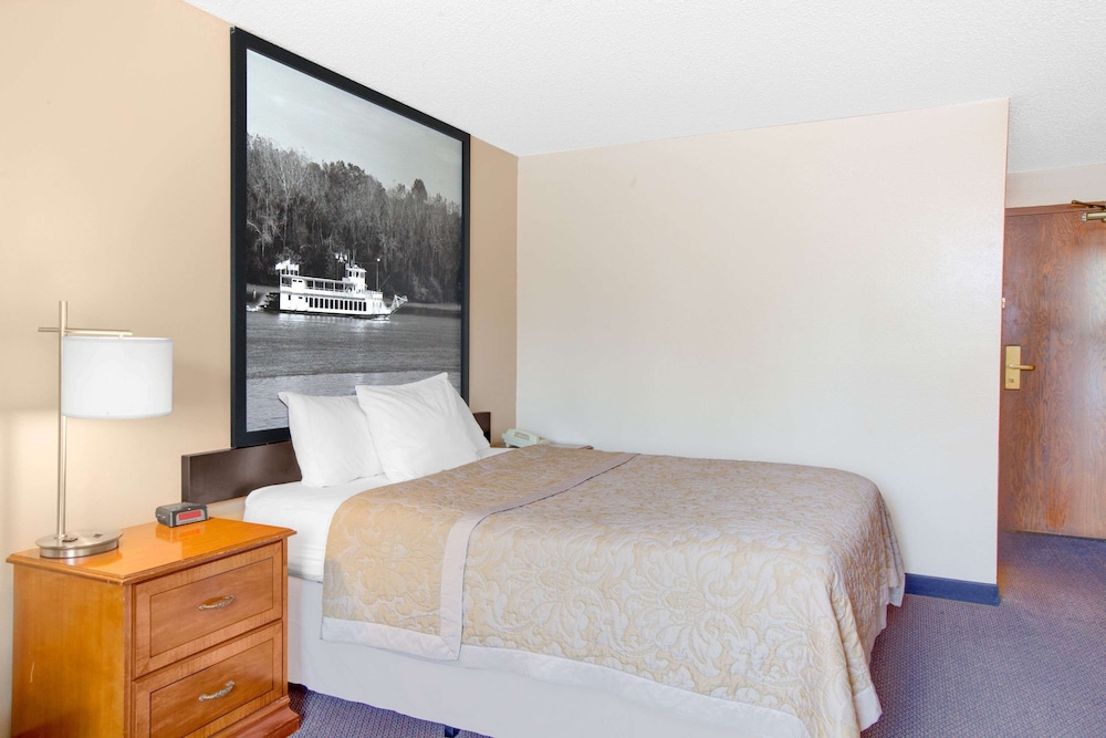 Super 8 by Wyndham Clear Lake 57/58