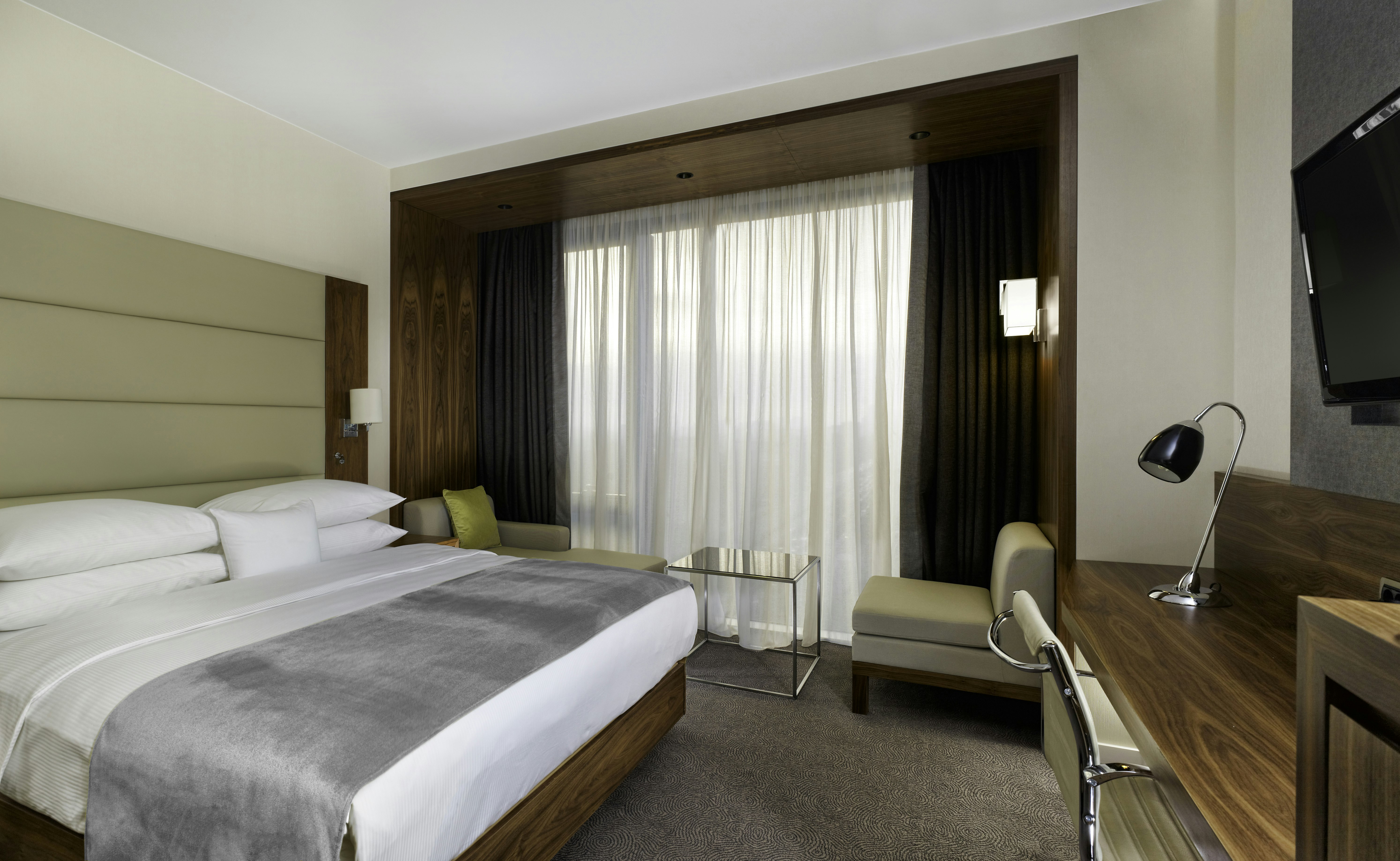 GUEST ROOM, KING BED