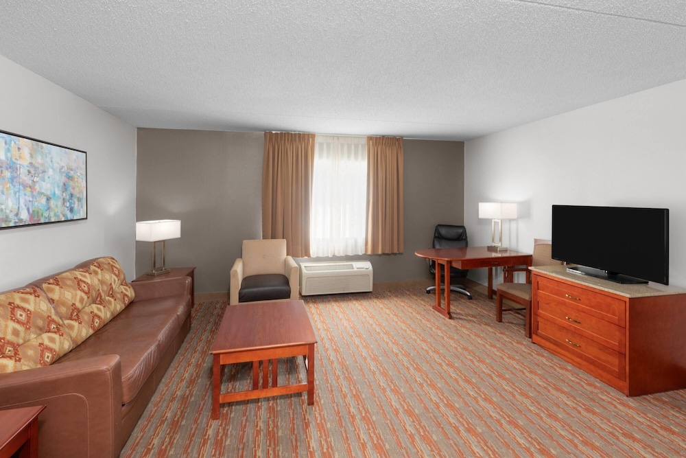Endeavor Inn & Suites, Trademark Collection by Wyndham 37/55