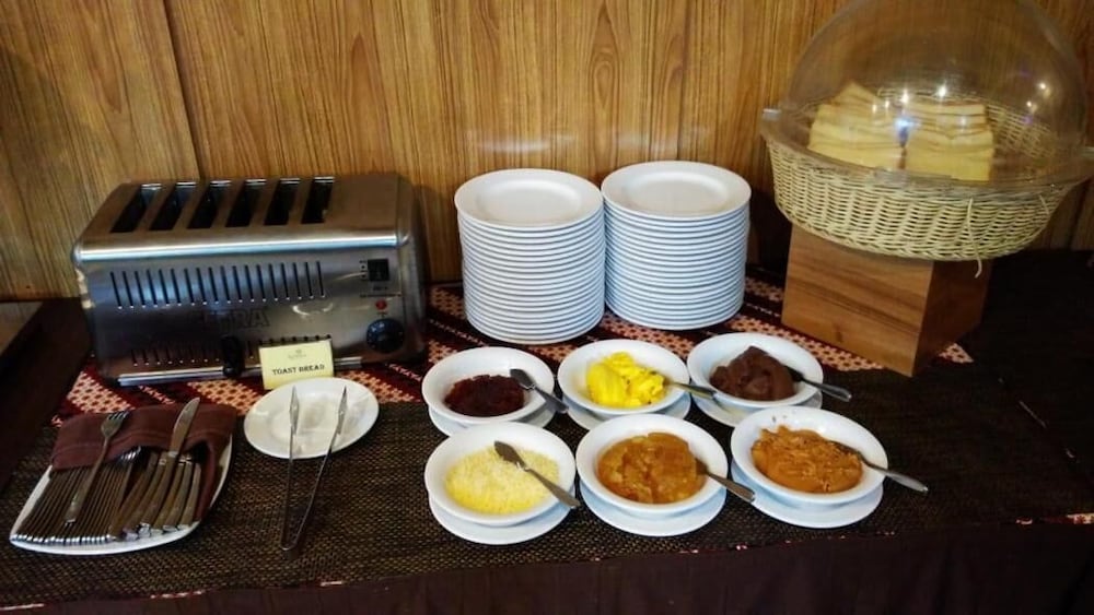 Hotel Namira Syariah Pekalongan 51/61